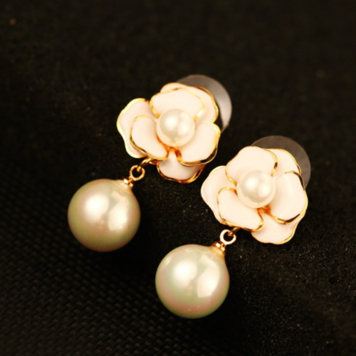 Flower Round Shell Pearl Dangle Drop Earrings for Women in 14K Gold Over Sterling Silver（10mm）