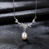 Halskette mit Anhänger aus Süßwasserperlen und Diamanten, 14 Karat Gold über Sterlingsilber (8–9 mm)