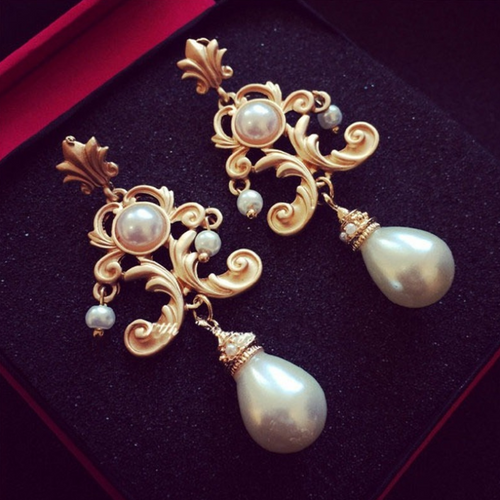 Vintage Style Pearl Dangle Drop Earrings for Women in 14K Gold Over Sterling Silver（13mm）