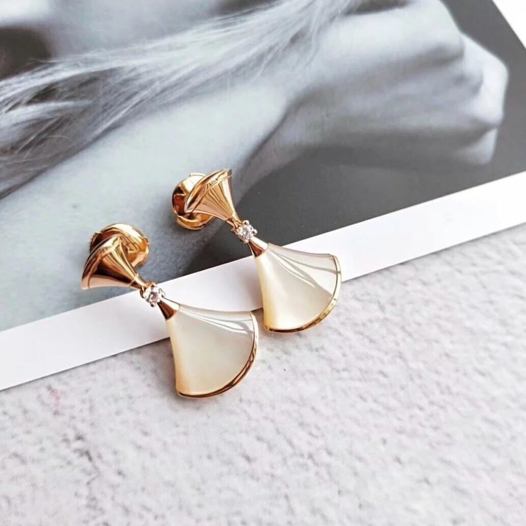 Rose Gold and Champagne Drop Earrings. Bridesmaid Gift. Rose Gold Drop  Earrings. Wedding Jewelry. Simple Earrings. Dangle Earrings. Gift. - Etsy