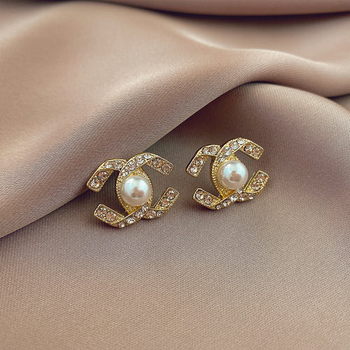 Elegant White Round Shell Pearl Stud Earrings for Women in 14K Gold Over Sterling Silver（5mm）