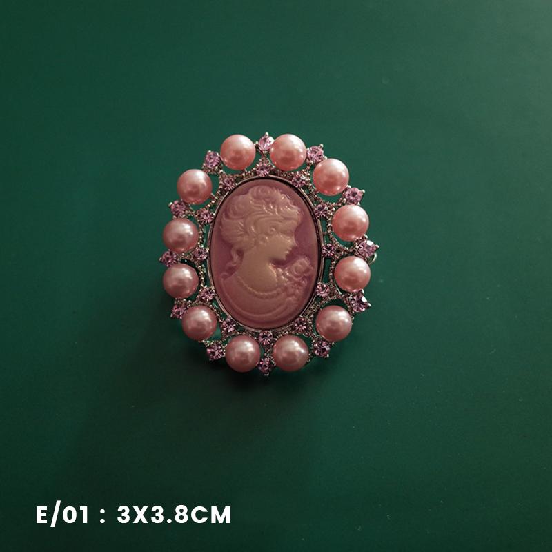 Vintage Art Victory Brooch Queen 1950s Brooches and Earrings