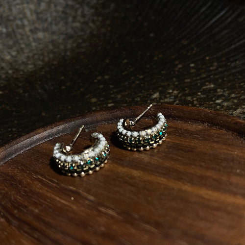 Elegant Black Round Pearl Stud Earrings for Women in 14K Gold Over Sterling Silver（3mm）