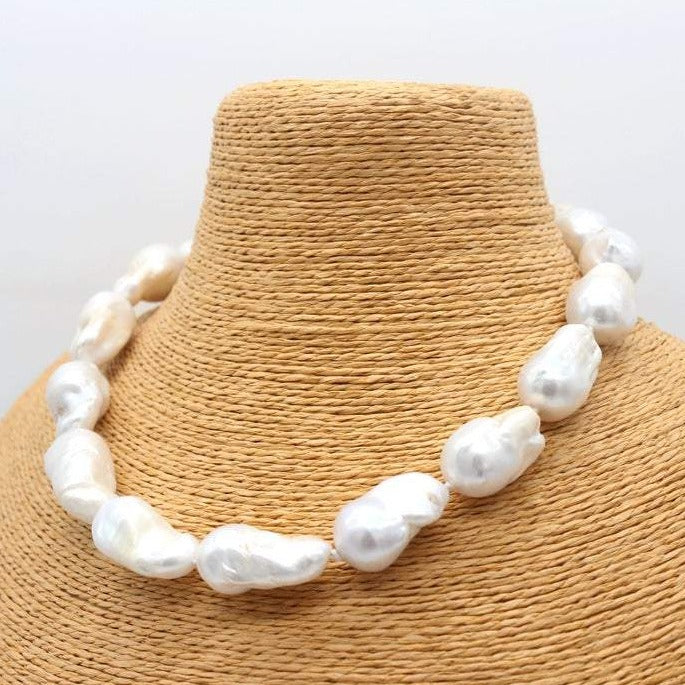 Baroque Shaped Pearl Alloy Gem Bee Necklace White Freshwater Cultured Pearl  Fashion Necklace for Women