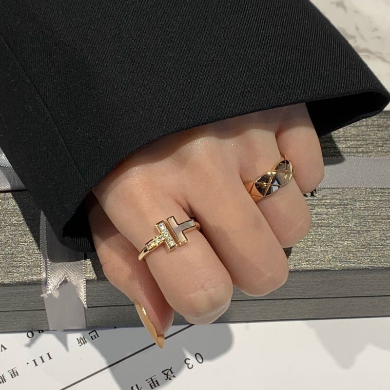 Mother of pearl rings yellow gold deals