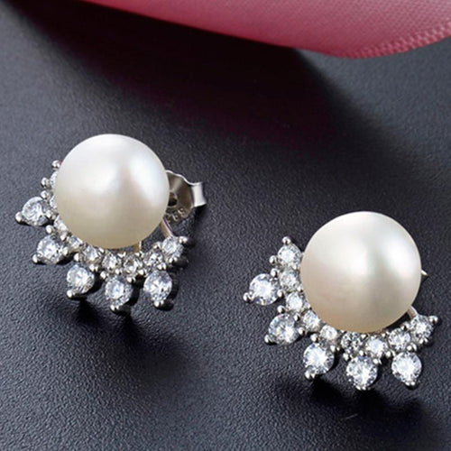 Freshwater Pearl and Diamond Stud Earrings in Sterling Silver Pin（7-8mm）