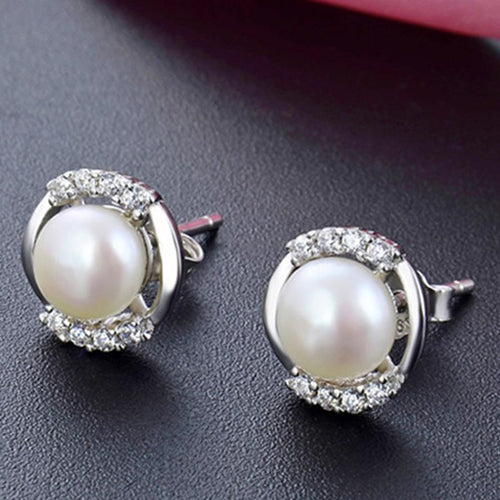 Freshwater Cultured Pearl and Diamond Stud Earrings in Sterling Silver Pin（8-9mm）